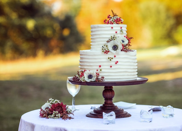 average wedding cake cost
