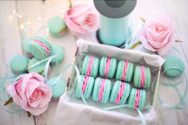 how much to charge for macarons